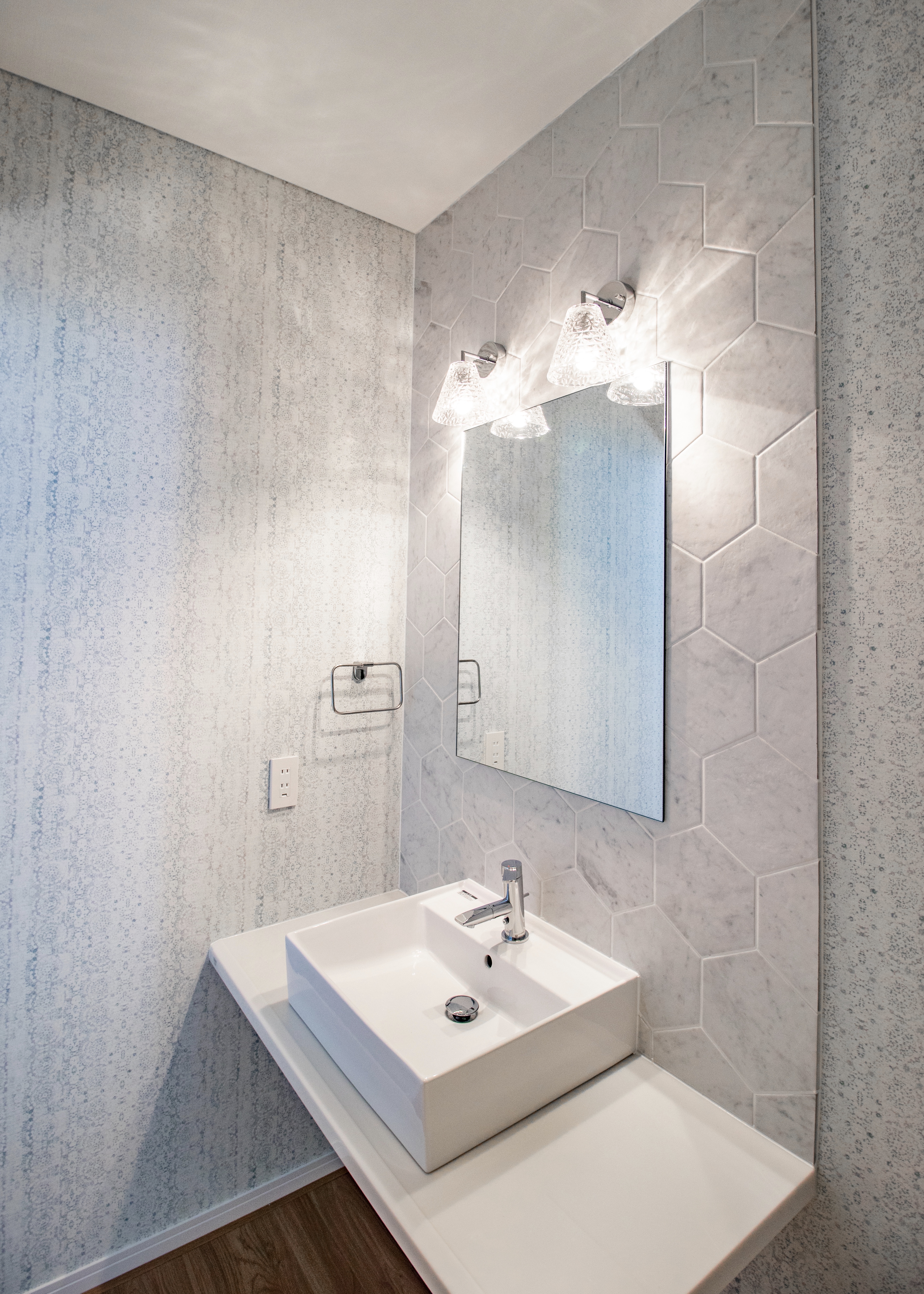 マウンテンサイドバルコニー付き2寝室２バスペントハウス　パウダールーム