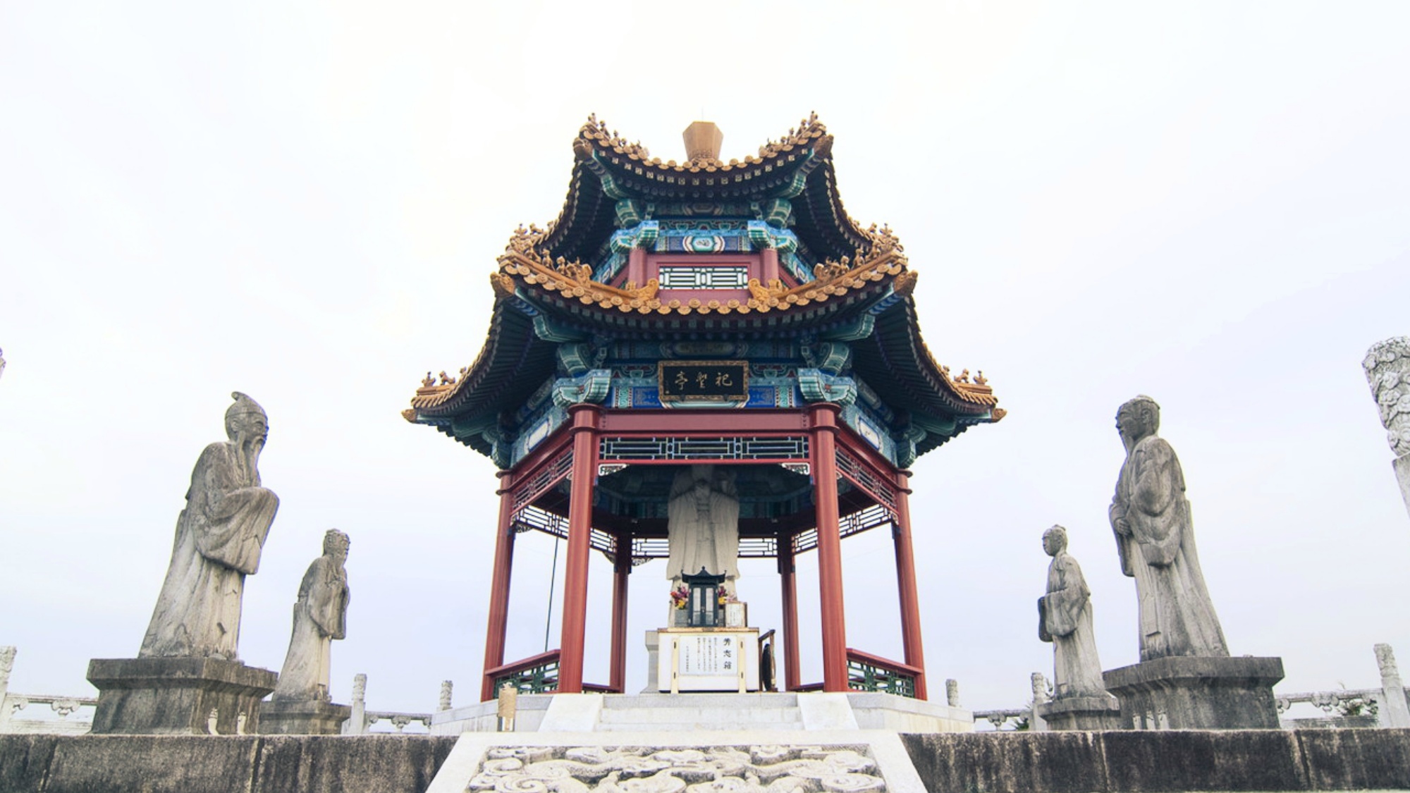 【泗水孔子公園】本格的な中国宮廷建築を取り入れた公園で古代中国にタイムスリップ！当館～車で約15分。
