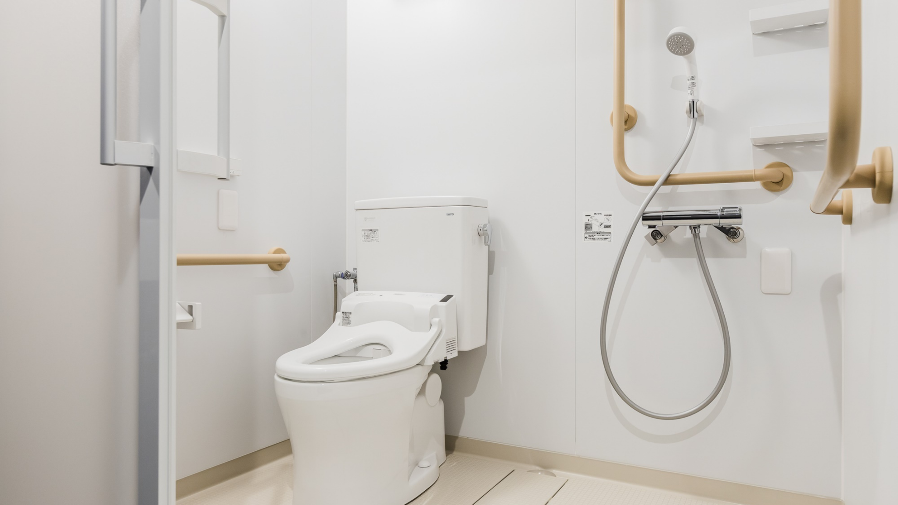 デラックスツイン（バリアフリー対応トイレ・シャワー）