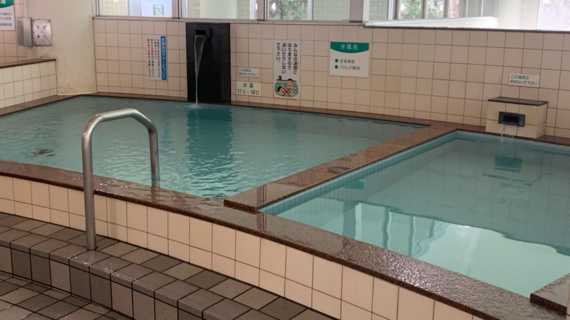 【大浴場】広々とした浴槽でゆったりと温泉に浸ってください。
