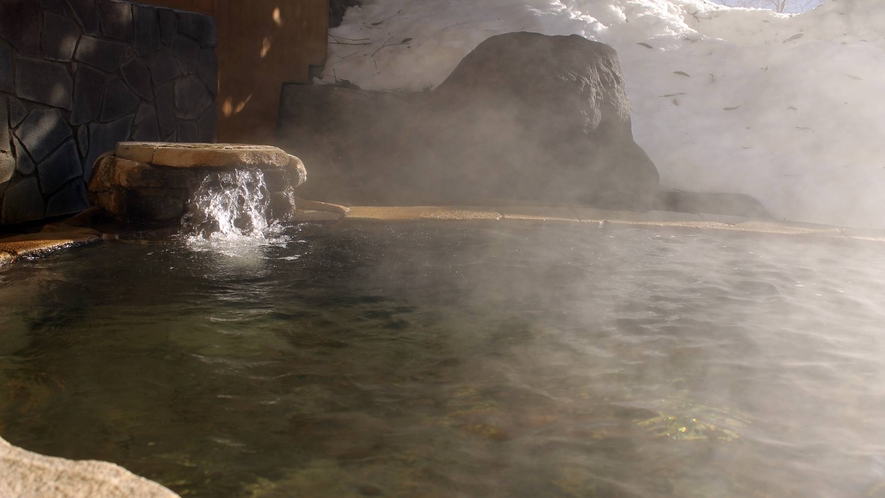 *【露天風呂】冬の露天風呂では幻想的な景色をお愉しみいただけます。