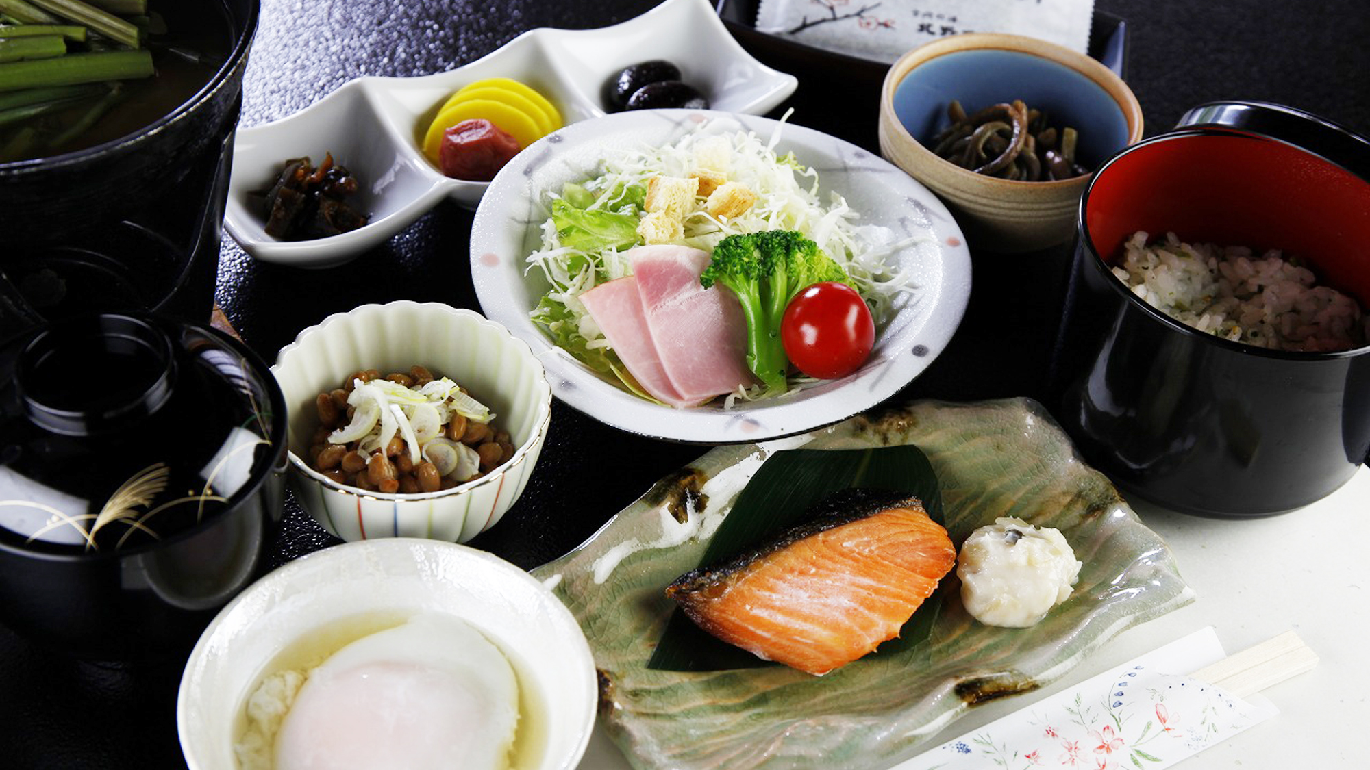 *【朝食一例】当館自慢の湧水で炊き上げるあつあつご飯をご堪能ください。