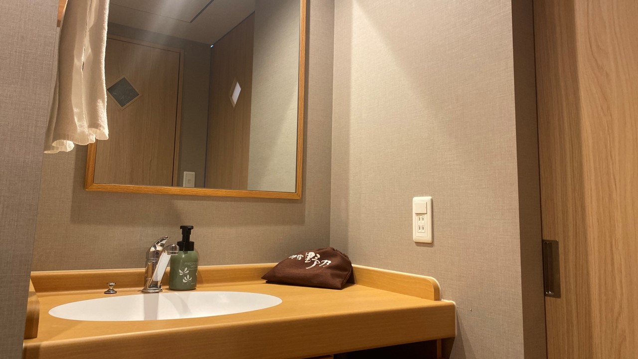 【クイーンルーム◆17.78㎡ ベッド幅:160cm×195cm】