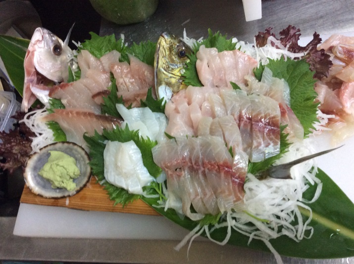 食事例　釣りたて地魚・刺身の盛り合わせ