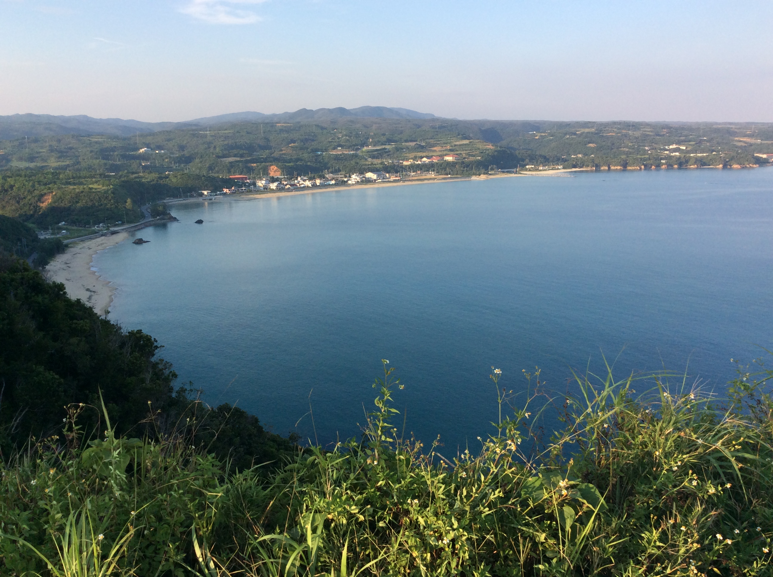 平良湾の全景