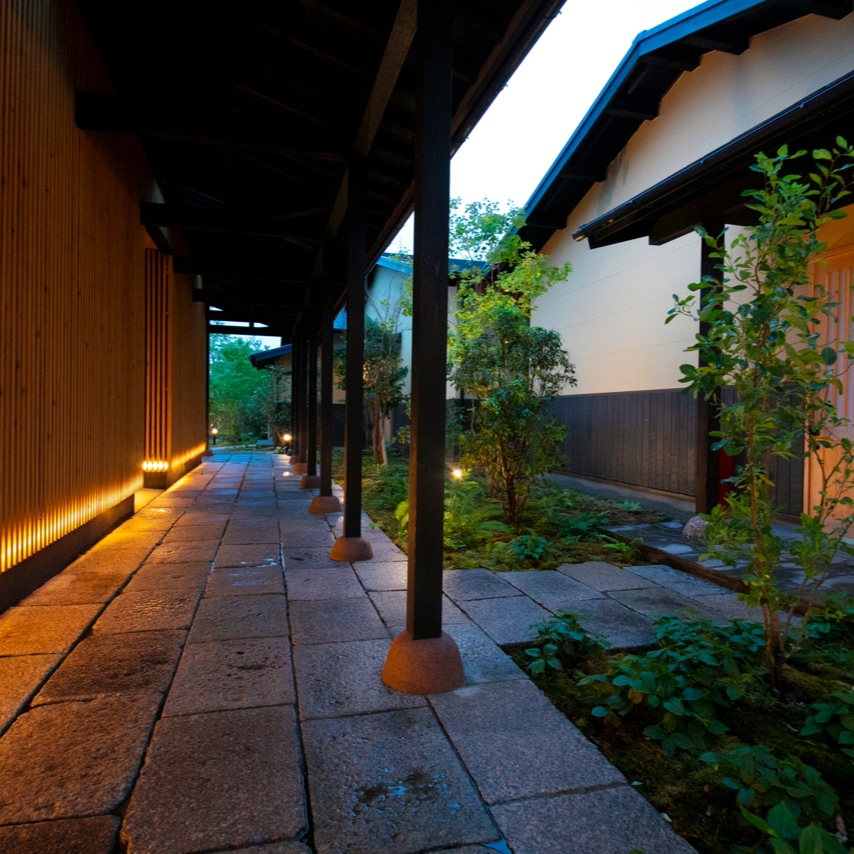 ■御宿 田 離宮 ／ エントランス■ 夜は静寂に包まれる。全7室のプライベートリゾート。