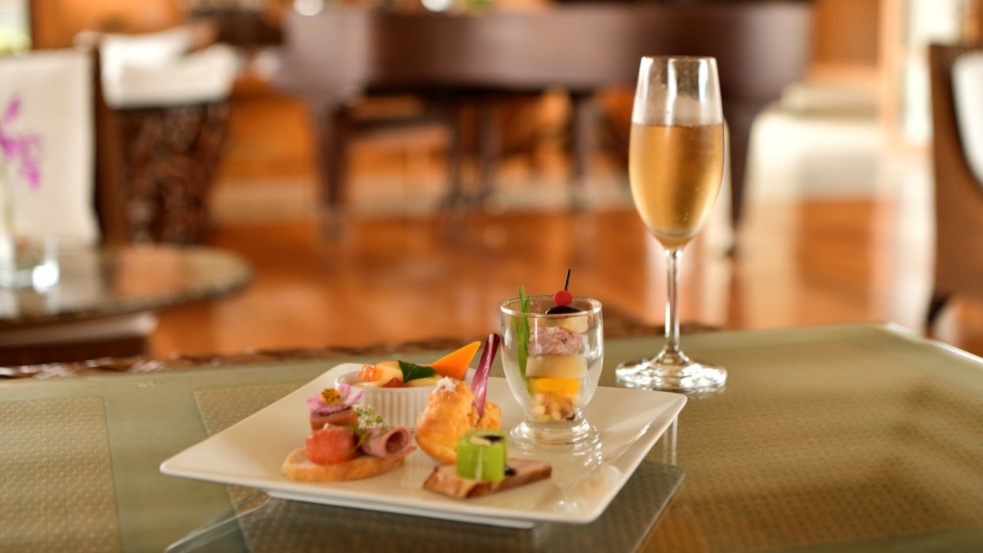 バー＆ラウンジ＿アペリティフタイム