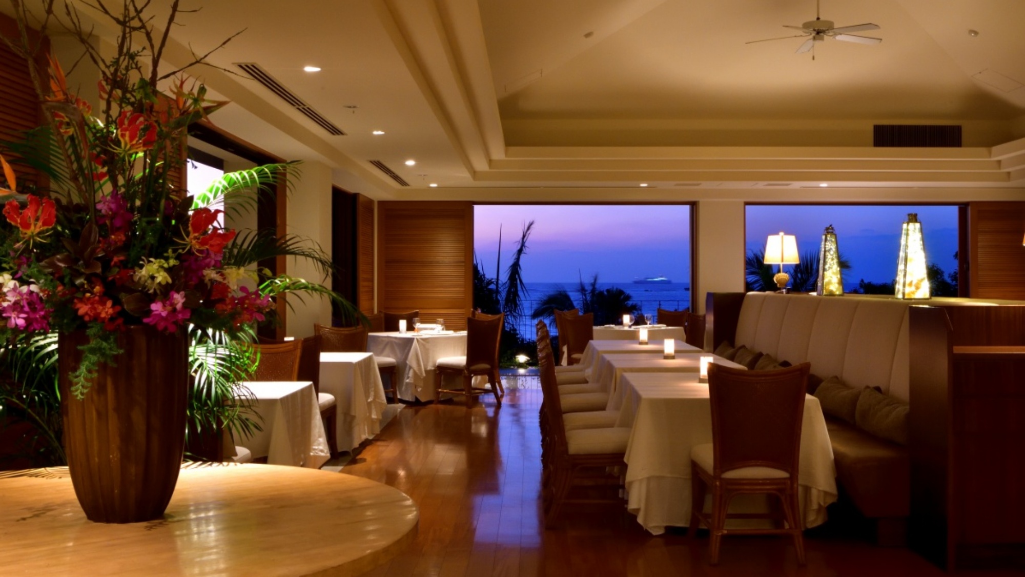 ジ・ウザテラス ビーチクラブヴィラズ(The Uza Terrace Beach Club Villas)(レストラン・食事)