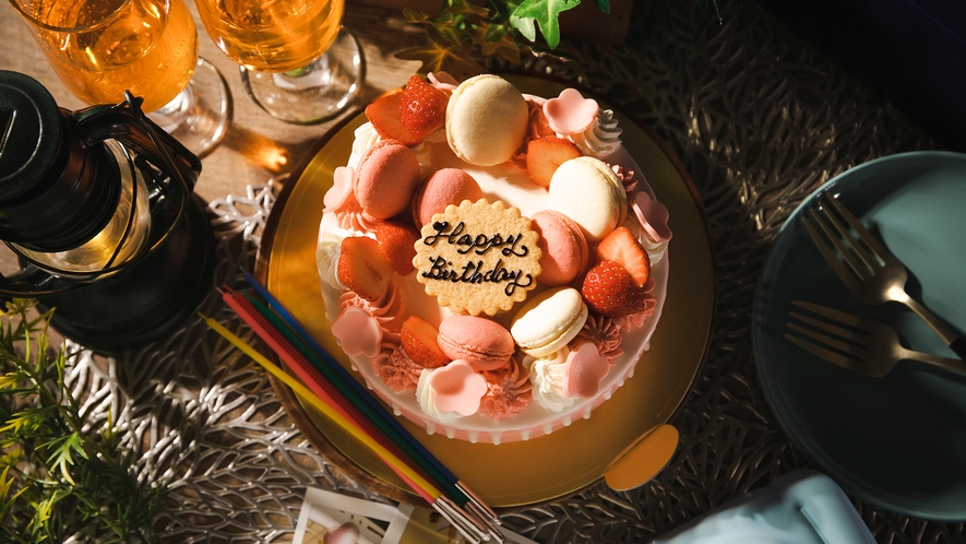 ■オプション■お祝いの定番アイテム、ホールのバースデーケーキもご用意可能。※ケーキはイメージです