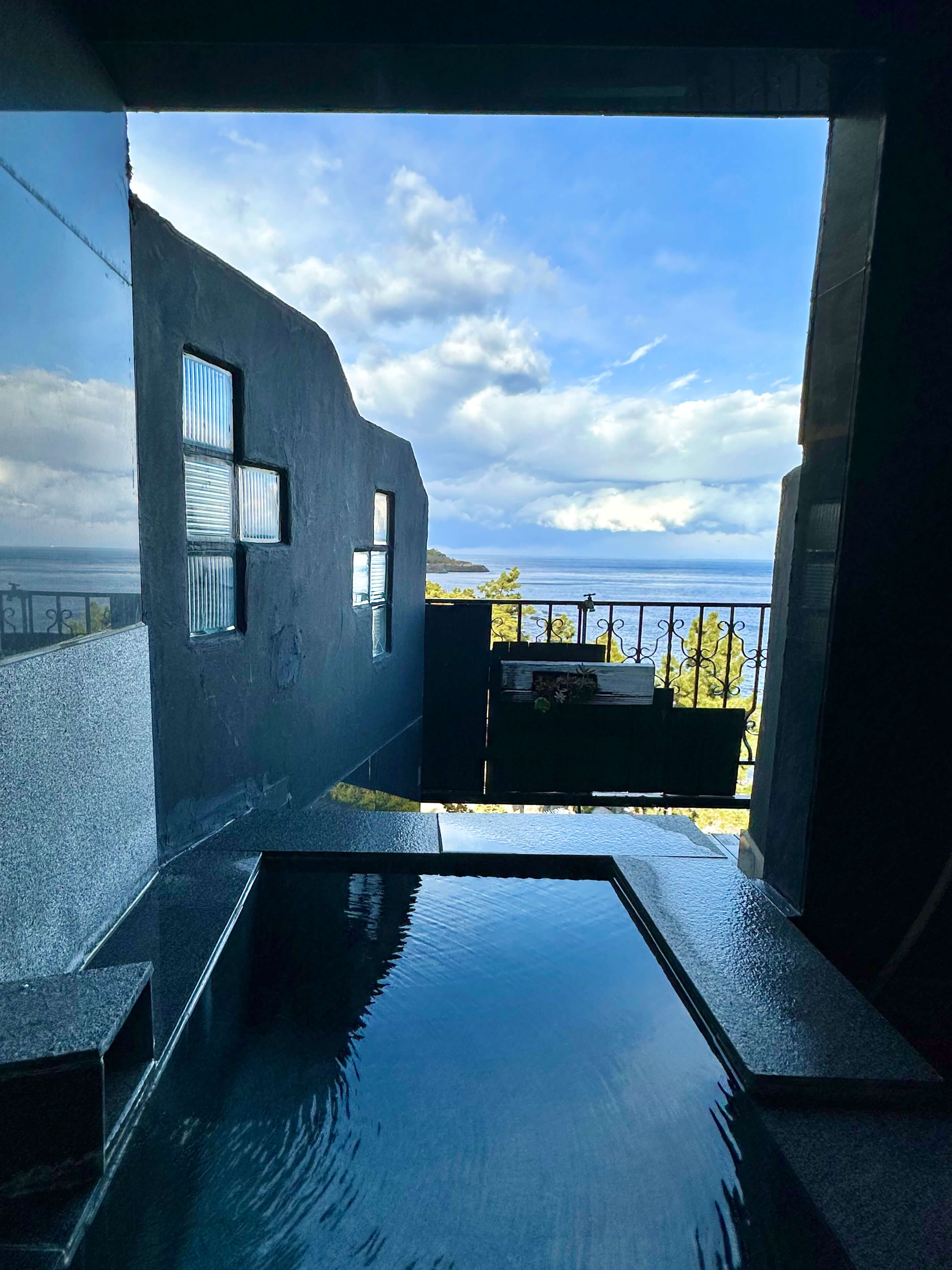 【ジュニアスイートルーム】客室半露天風呂