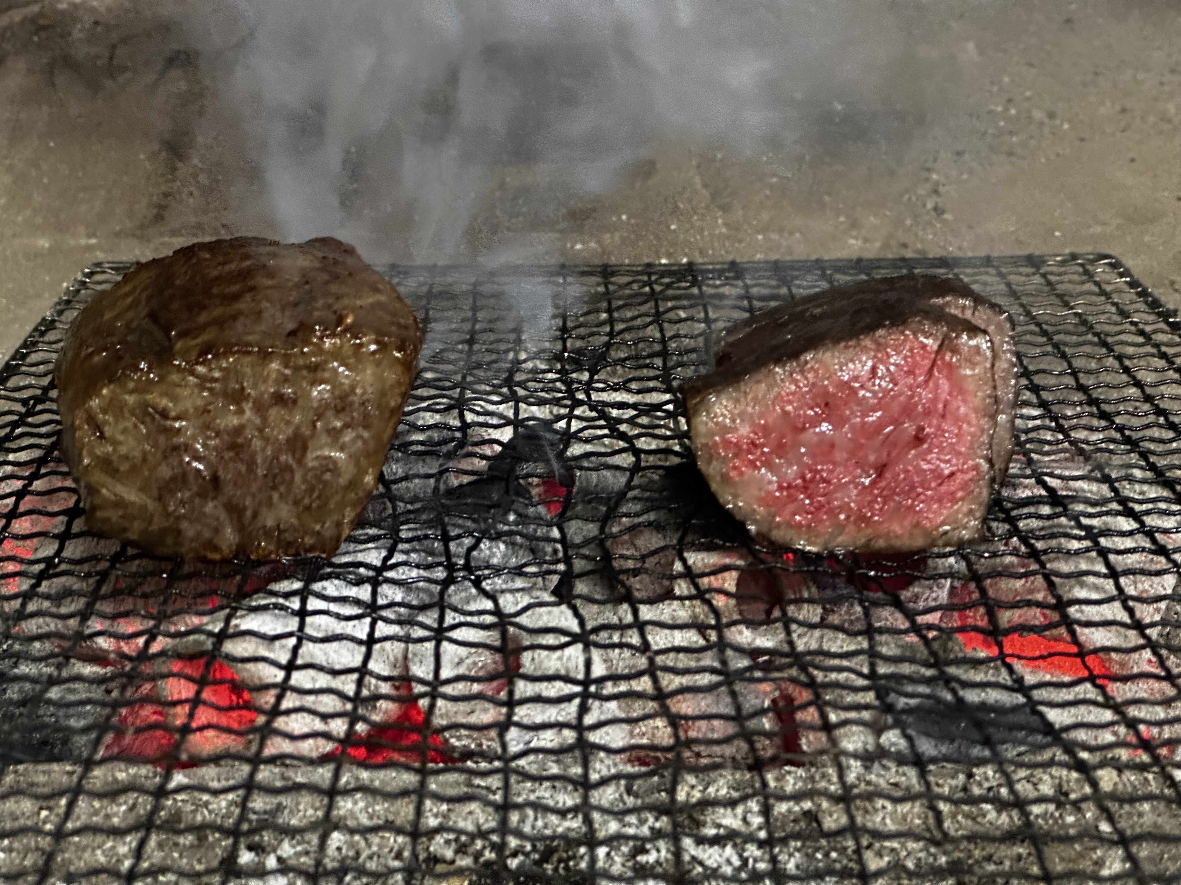 【夕食】　黒毛和牛炭火焼き