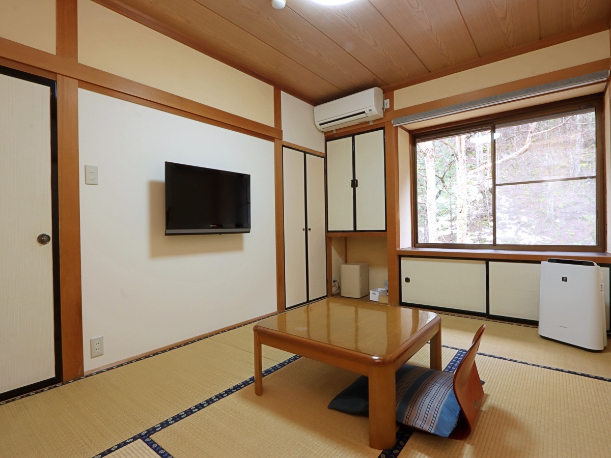 和室6畳　トイレ付き
