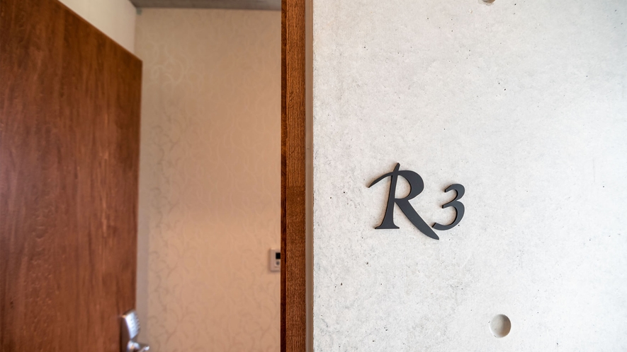 ・＜R3＞ルームサイン：R3はツインルームです