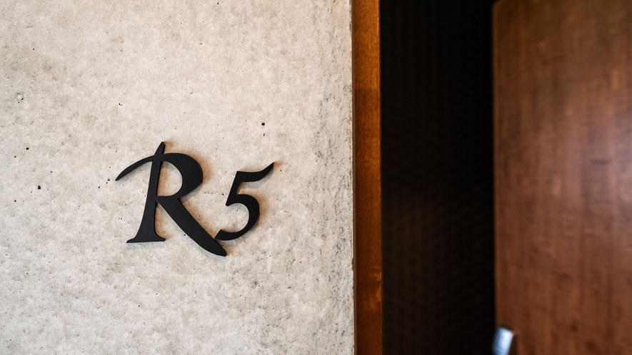 ・＜R5＞ルームサイン：R5はツインルームです