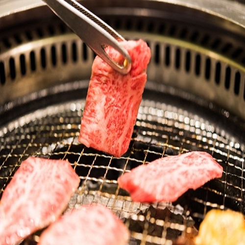 有名焼肉店「味覚園」の総本店が目の前です♪