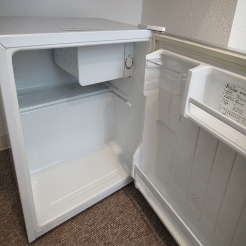 客室冷蔵庫【空の冷蔵庫を備え付けております】