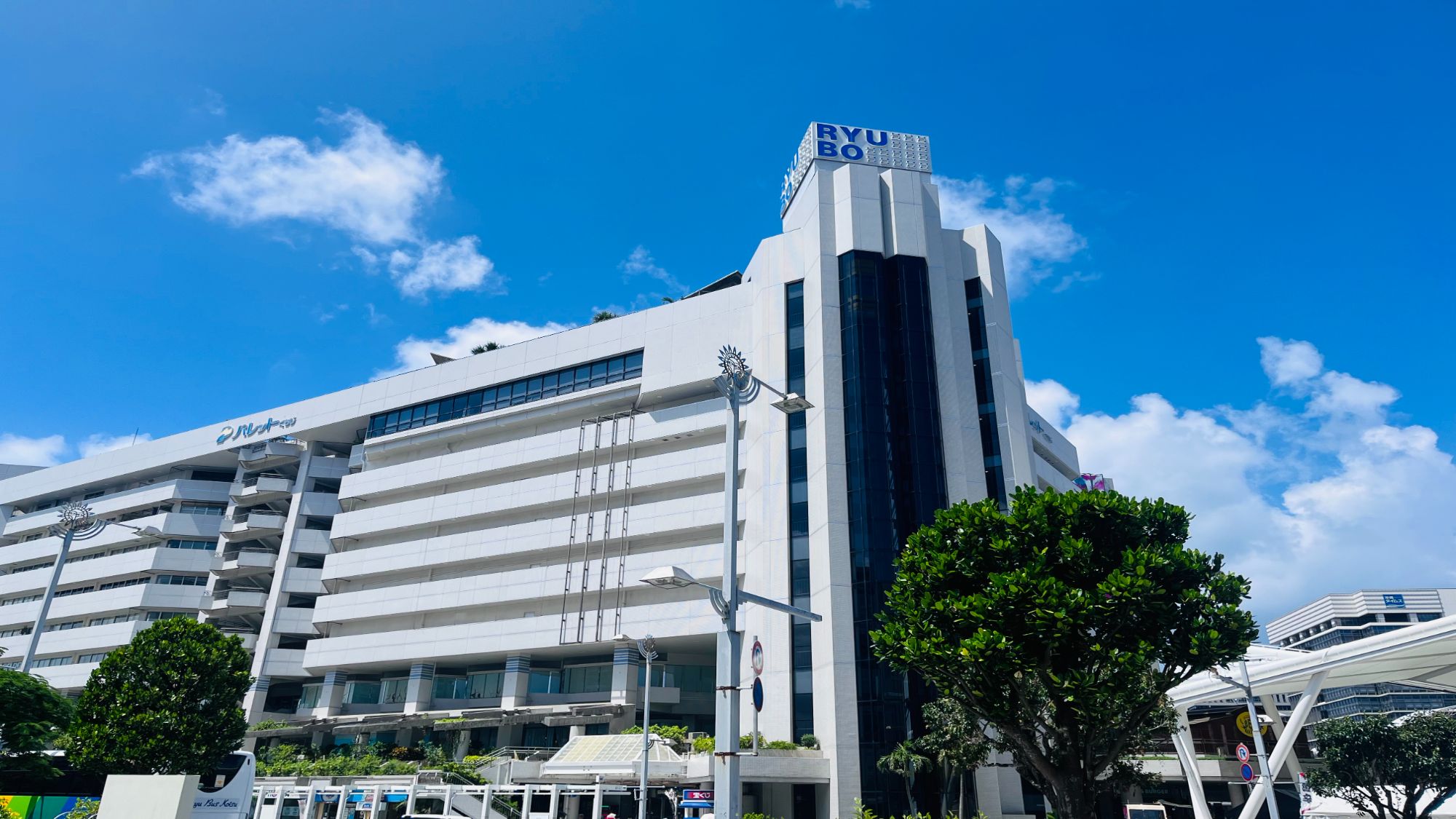 【デパートリウボウ】当館から徒歩約12分/車で約4分