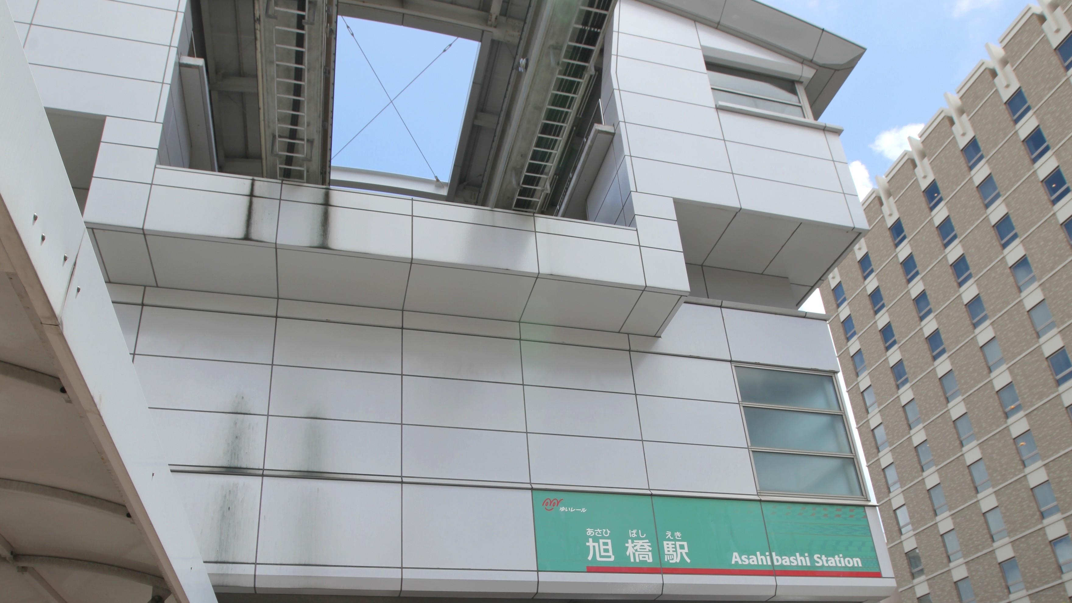 【沖縄都市モノレール（旭橋駅）】当館から徒歩約6分/車で約3分