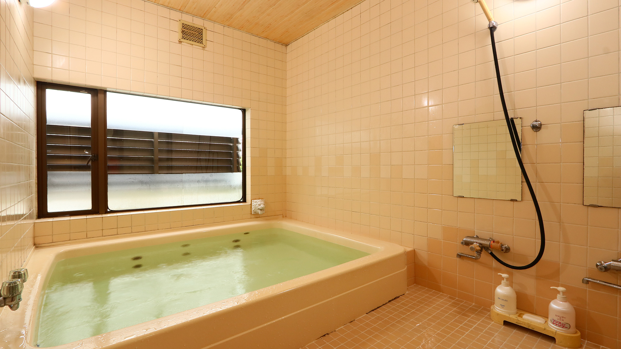 【弱アルカリ・ミネラル泉】人口温泉システムを採用