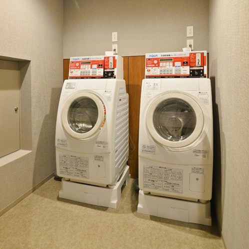 【設備】地下1階に2台ドラム式洗濯機を設置しております。