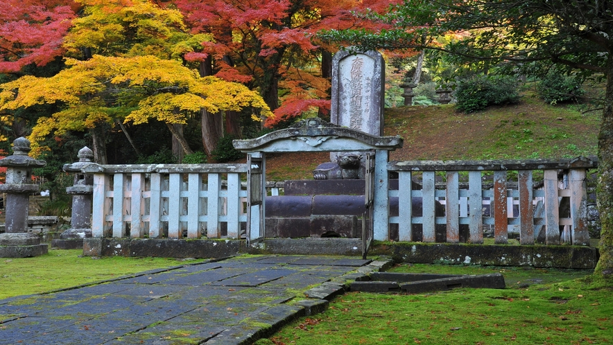 写真提供：鳥取県　鳥取藩主池田家墓所