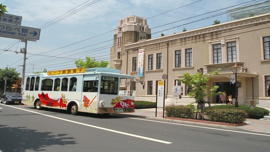 写真提供：鳥取県　ループ切子獅子バス