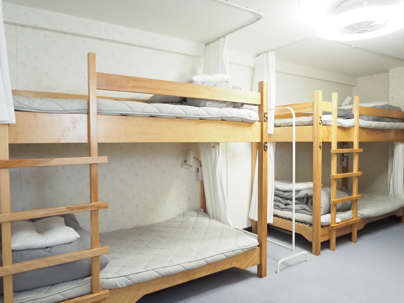 ドミトリー（ベッド）