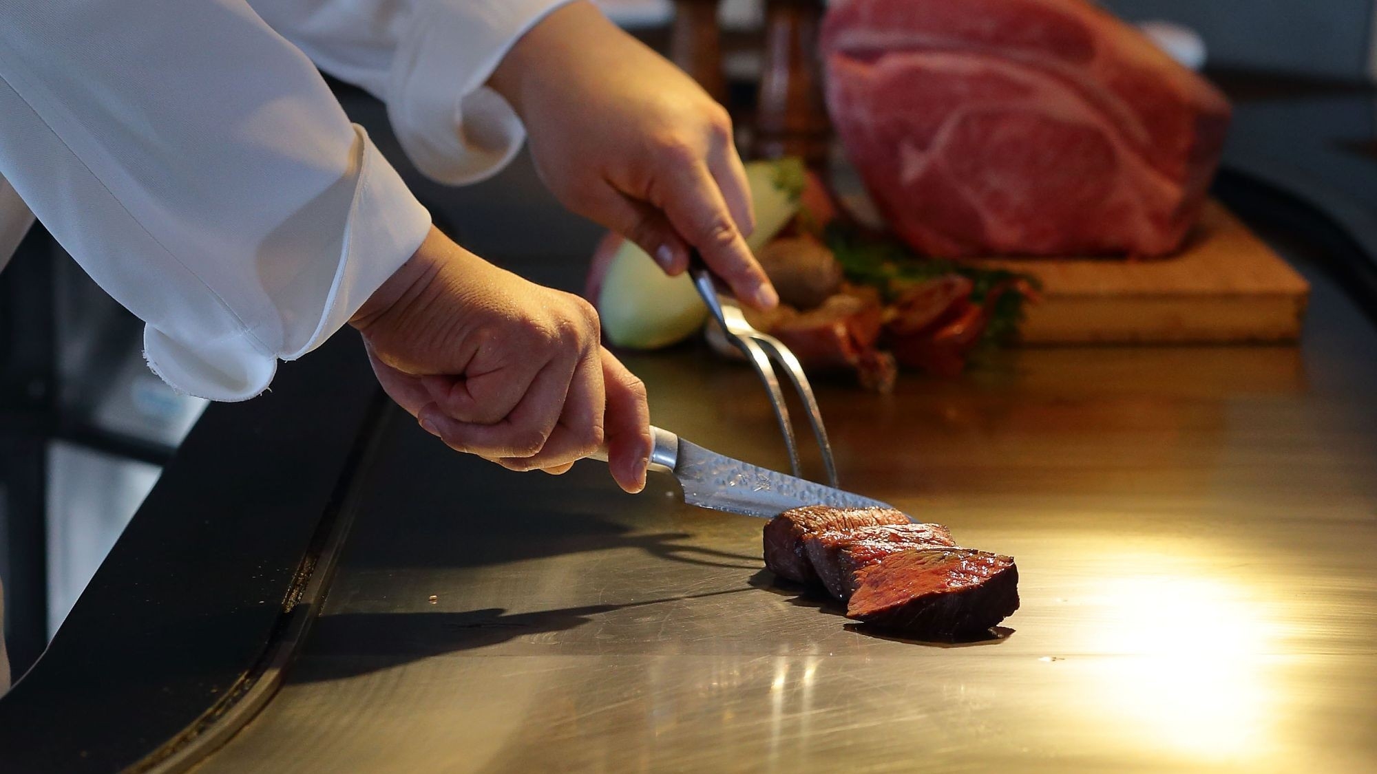 【鉄板焼 泉崎 オープン記念】大切な記念日を彩る、県産黒毛和牛のペアディナーコース＜夕朝食付＞