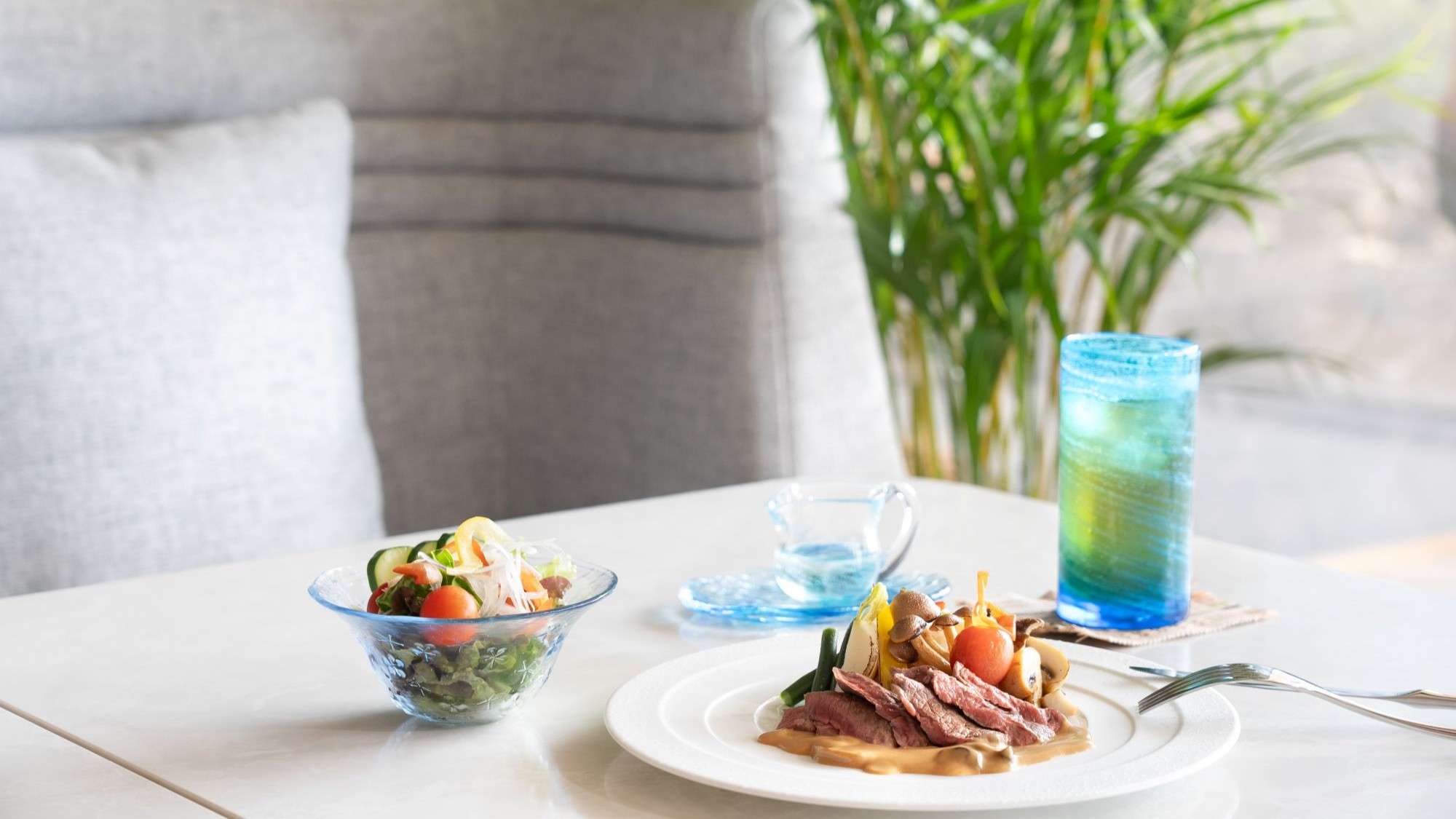 【リニューアル記念】18時スタート｜選べる9種のメイン＆ワンドリンクを愉しむディナー＜夕朝食付＞