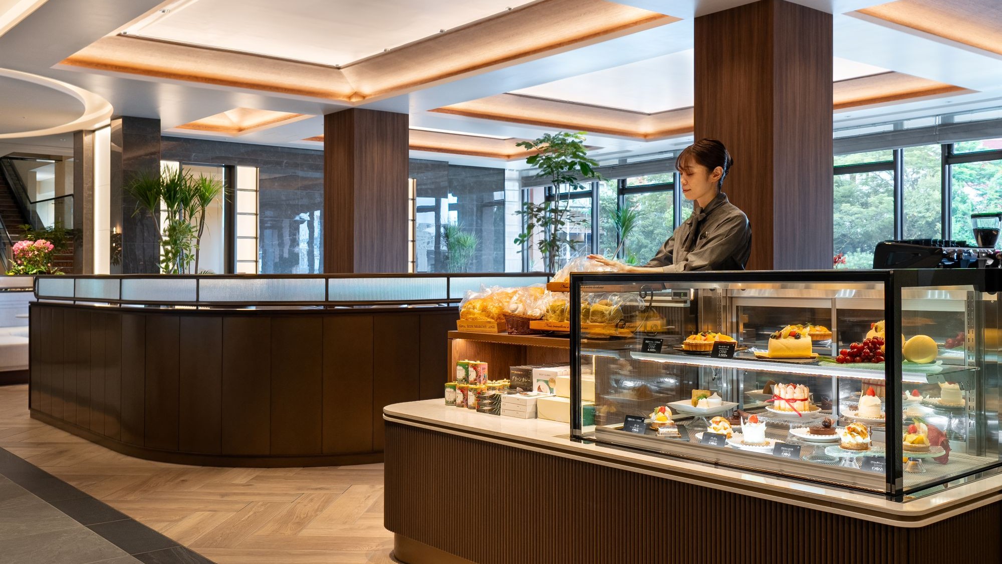 ラウンジ＆バー