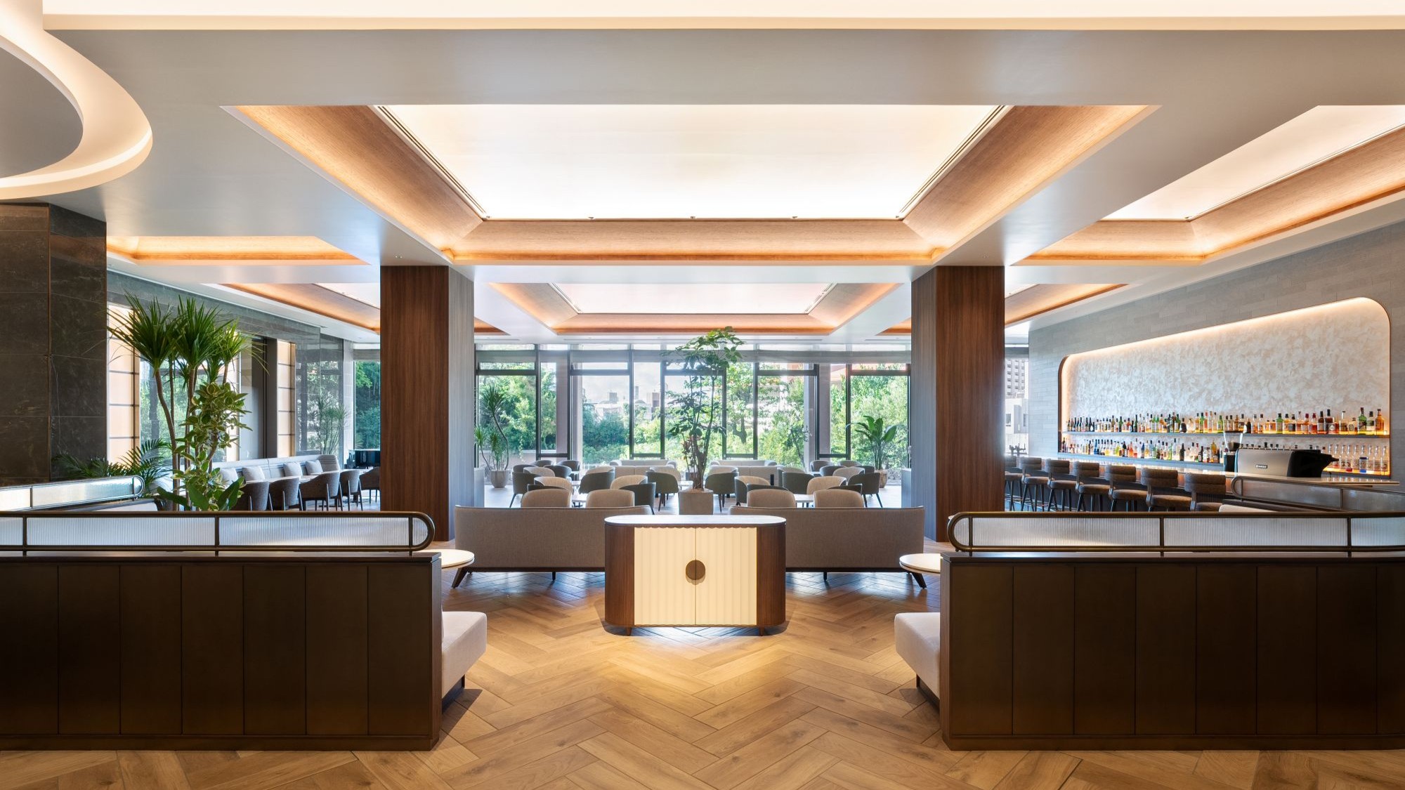 ラウンジ＆バー