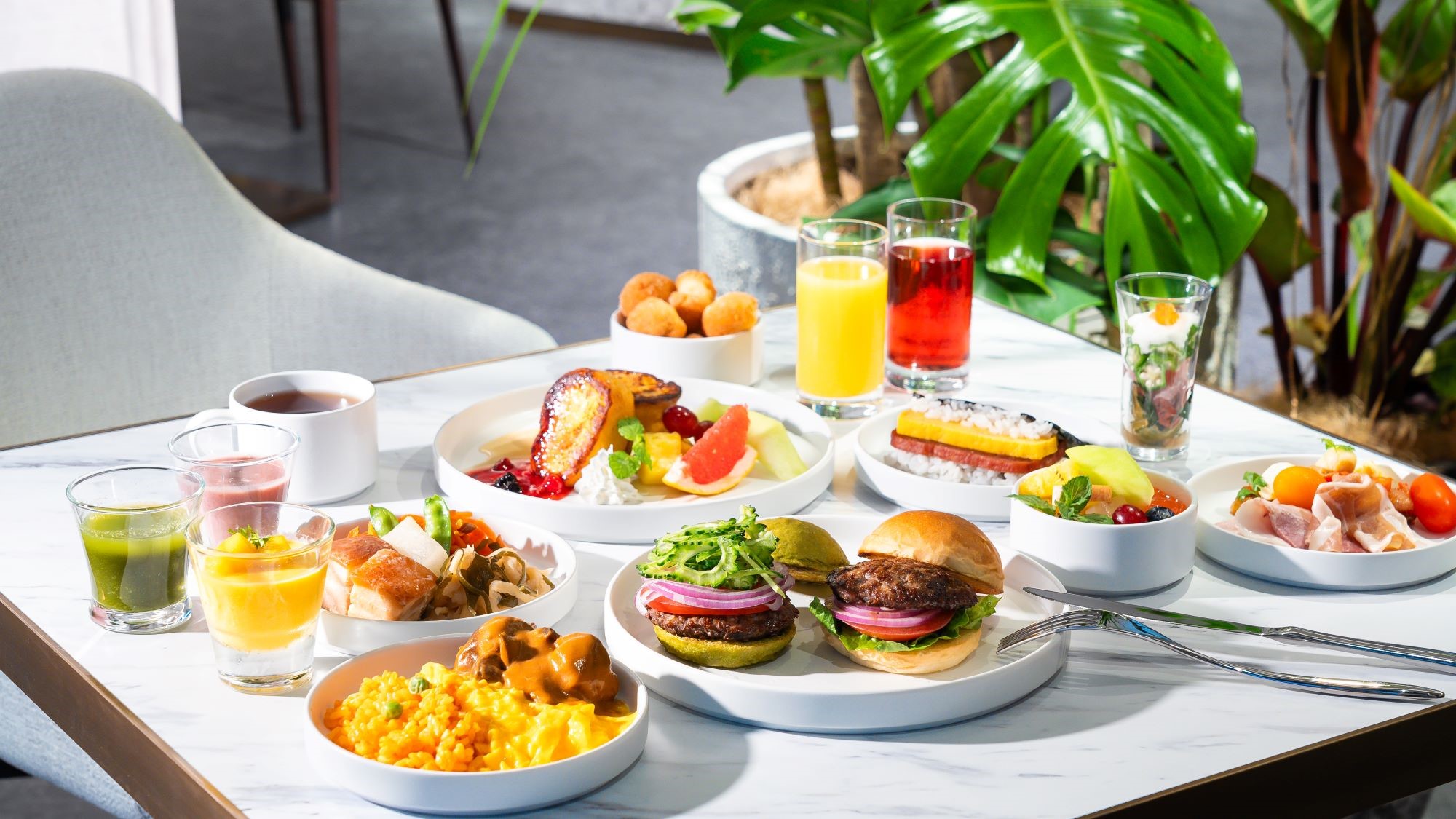 五感を満たす、伝統の味と沖縄の恵みを堪能。至福の時間を心ゆくまでお楽しみください