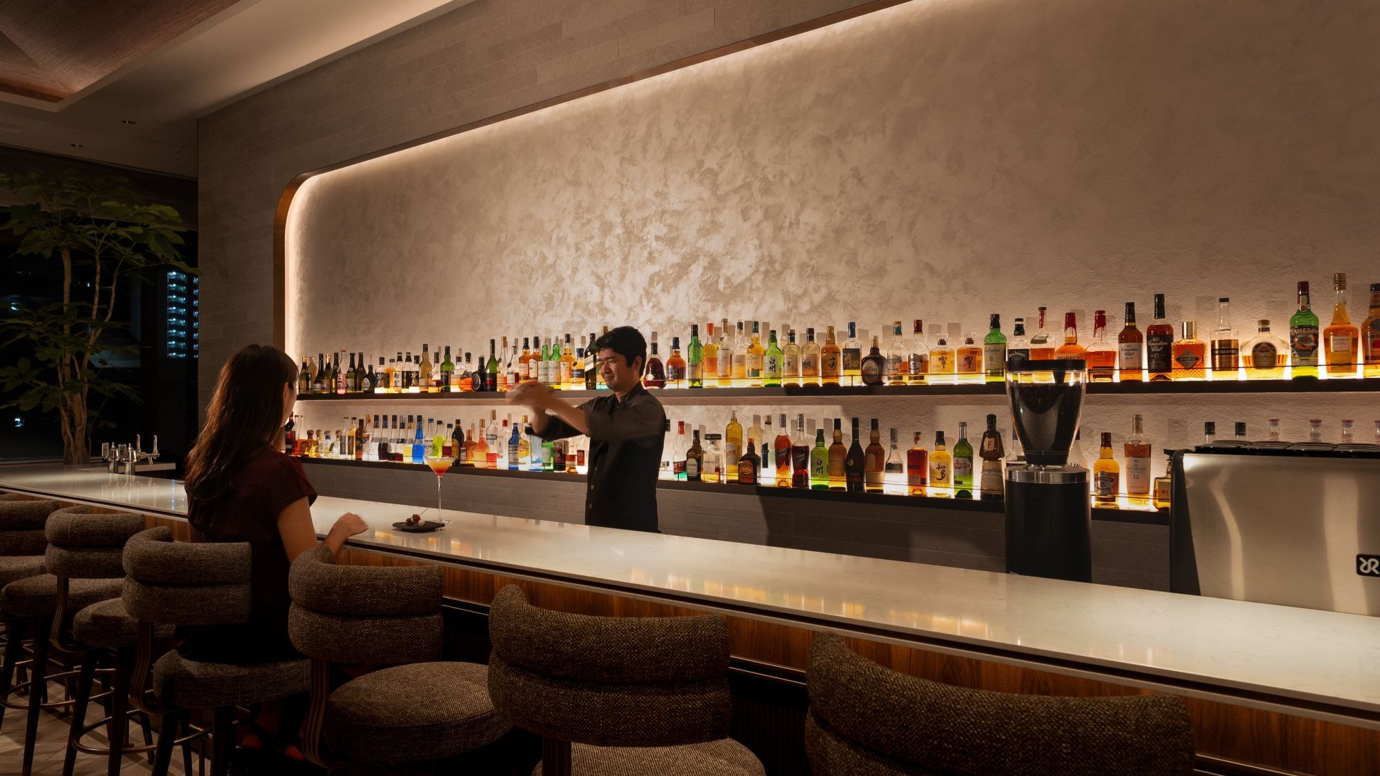 ラウンジ＆バー