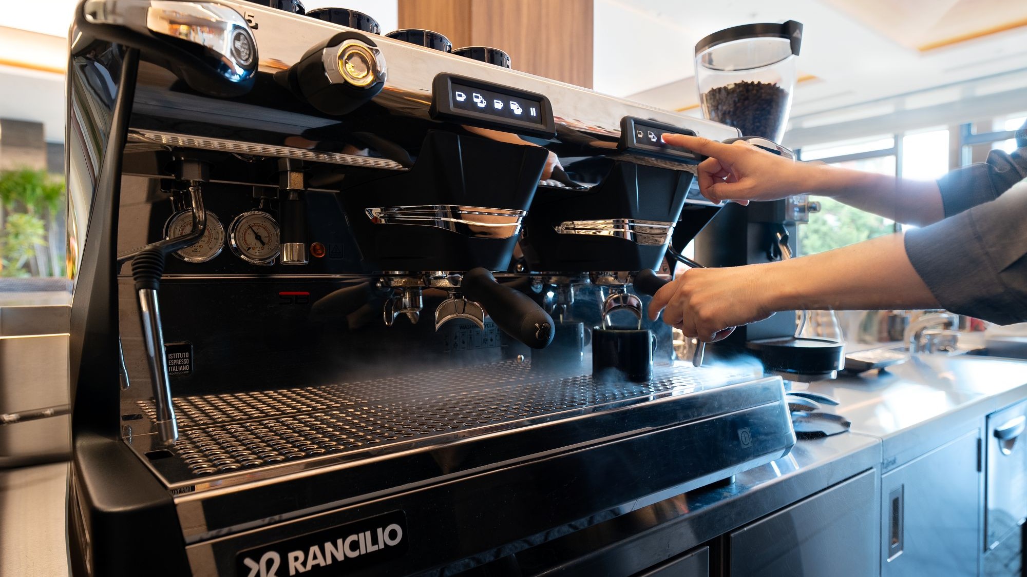 ラウンジ＆バー