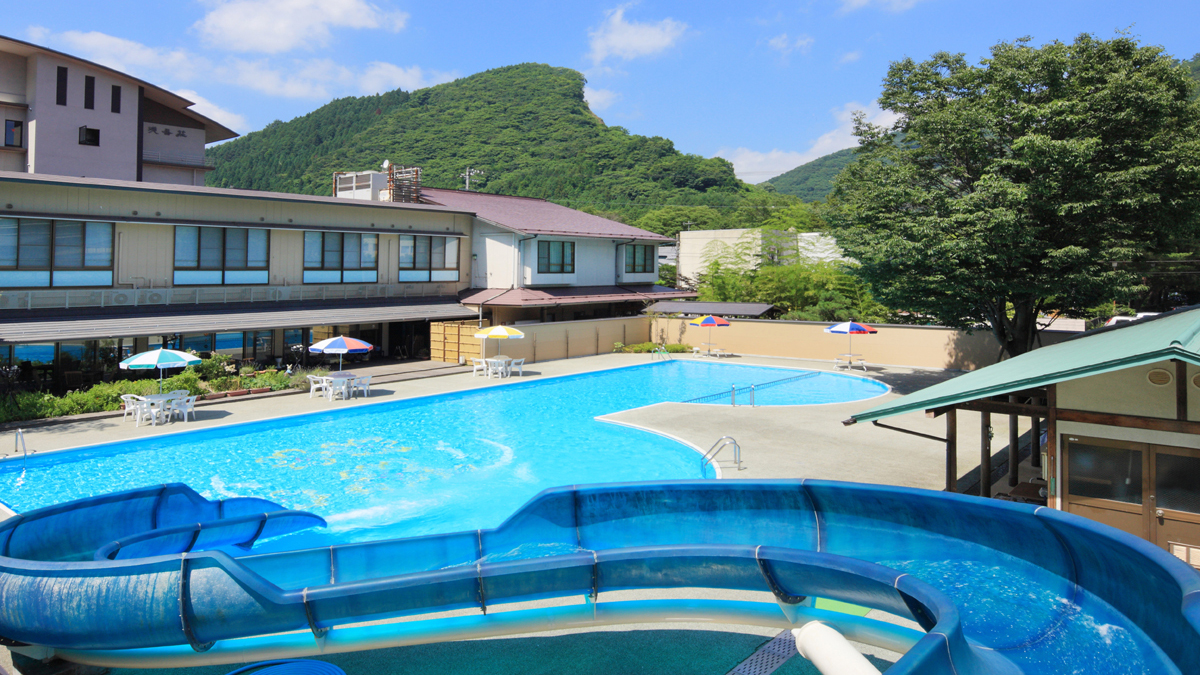 屋外プール（例年7月中旬～８月末）