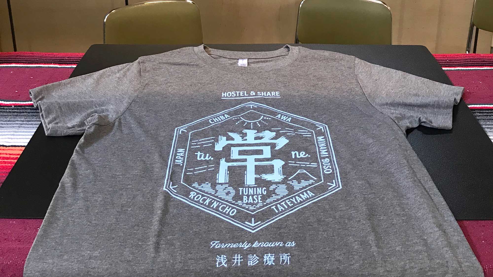 ・オリジナルロゴ入りTシャツ