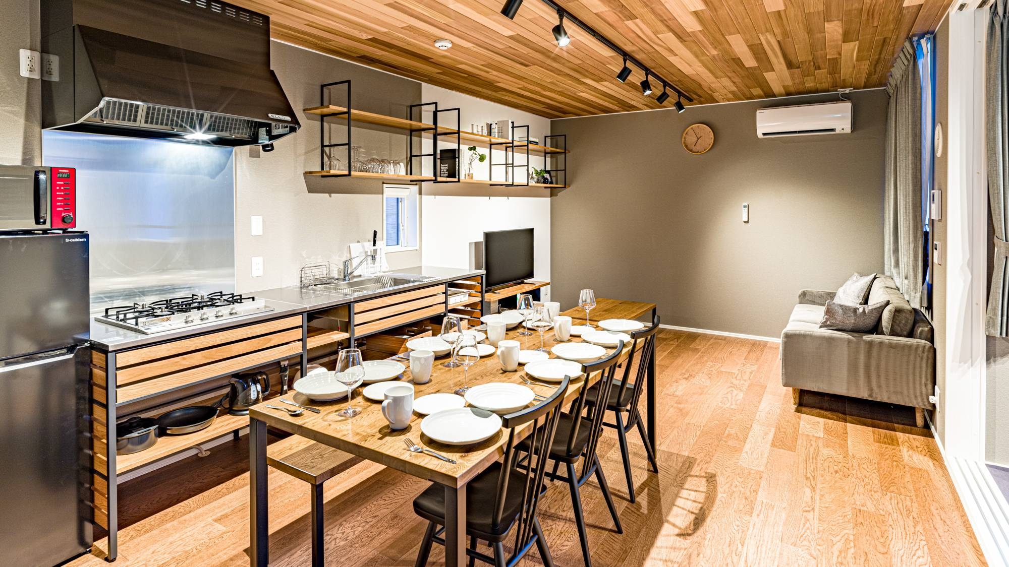 【直前割】高崎駅から徒歩圏内！駐車場完備の広々70平米を一棟丸ごとステイ（素泊まり）