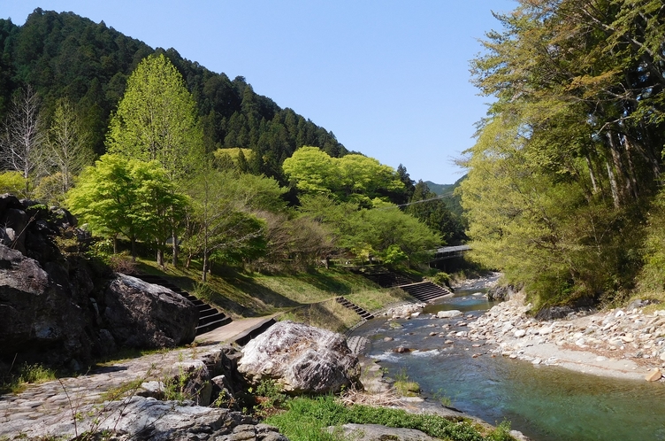 山林舎ー若葉の川辺