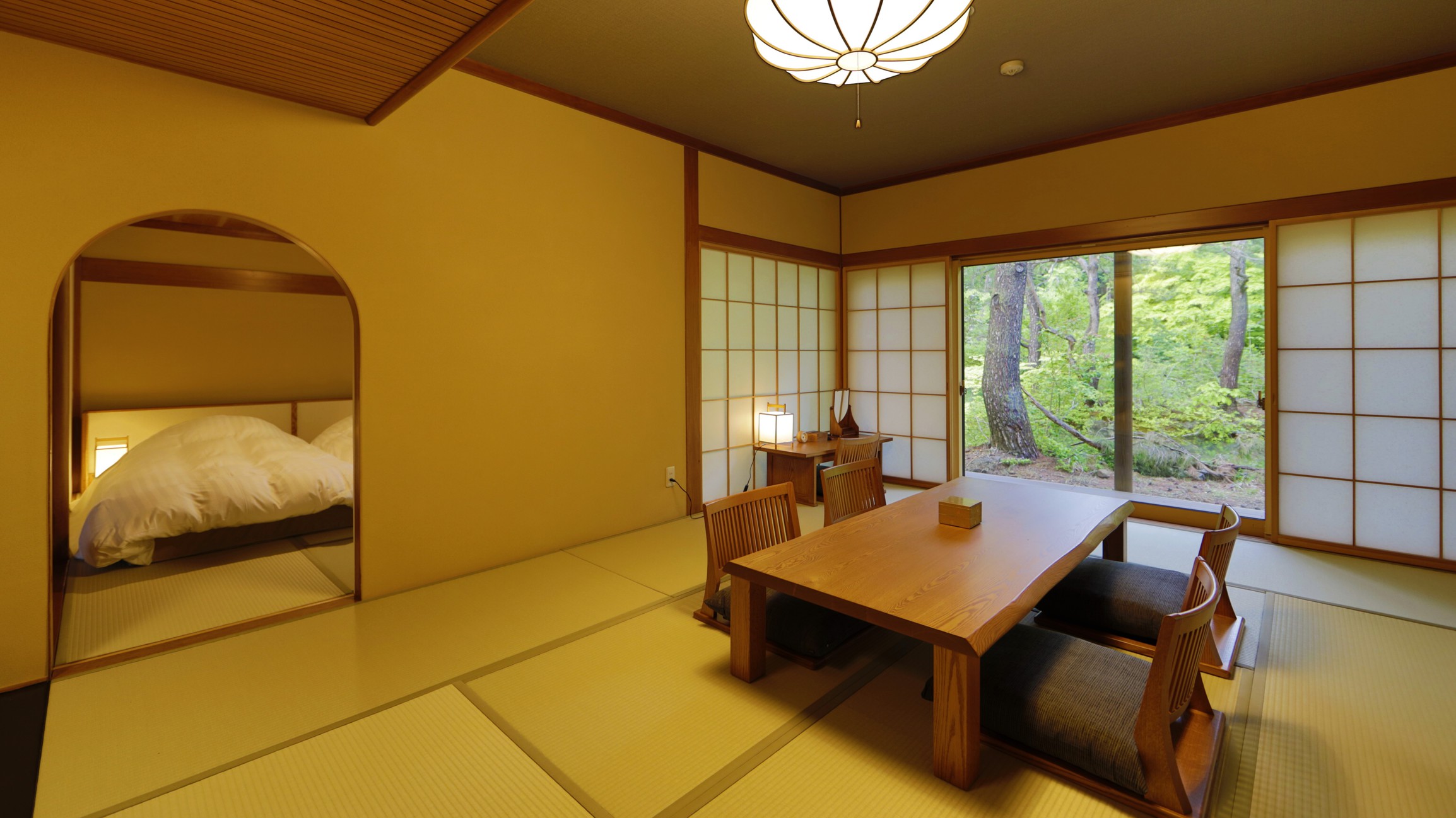 【離れ】天の坐「漣亭」客室一例。古き良き日本の茶室建築に、どこか懐かしさを覚えます。