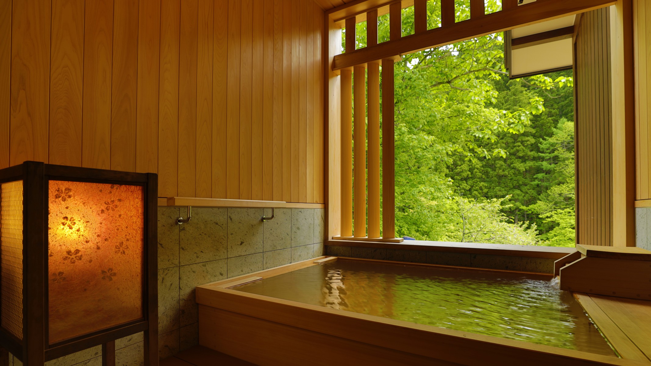 【貸切風呂】「桜雲」檜でできた風呂で木の香りを感じながら疲れを癒して。