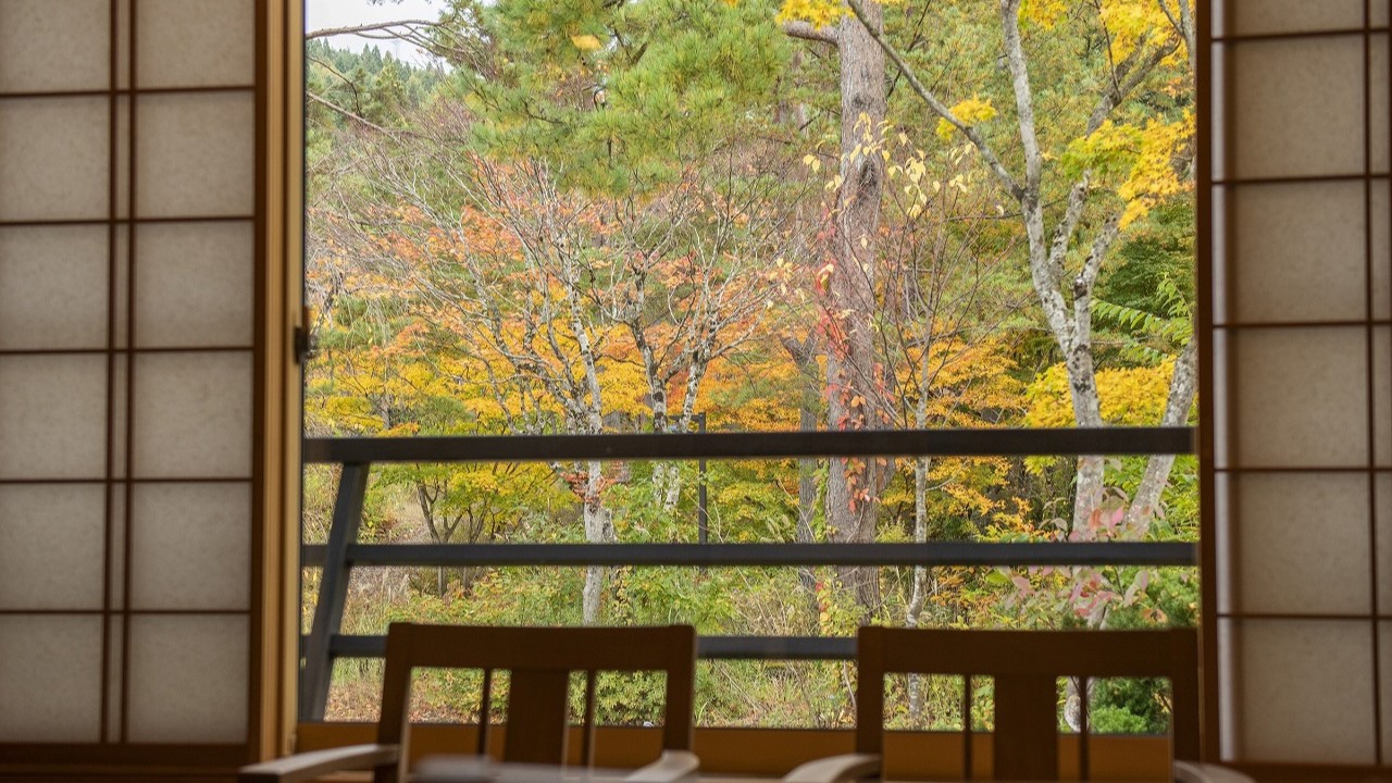 客室一例（眺望：紅葉）