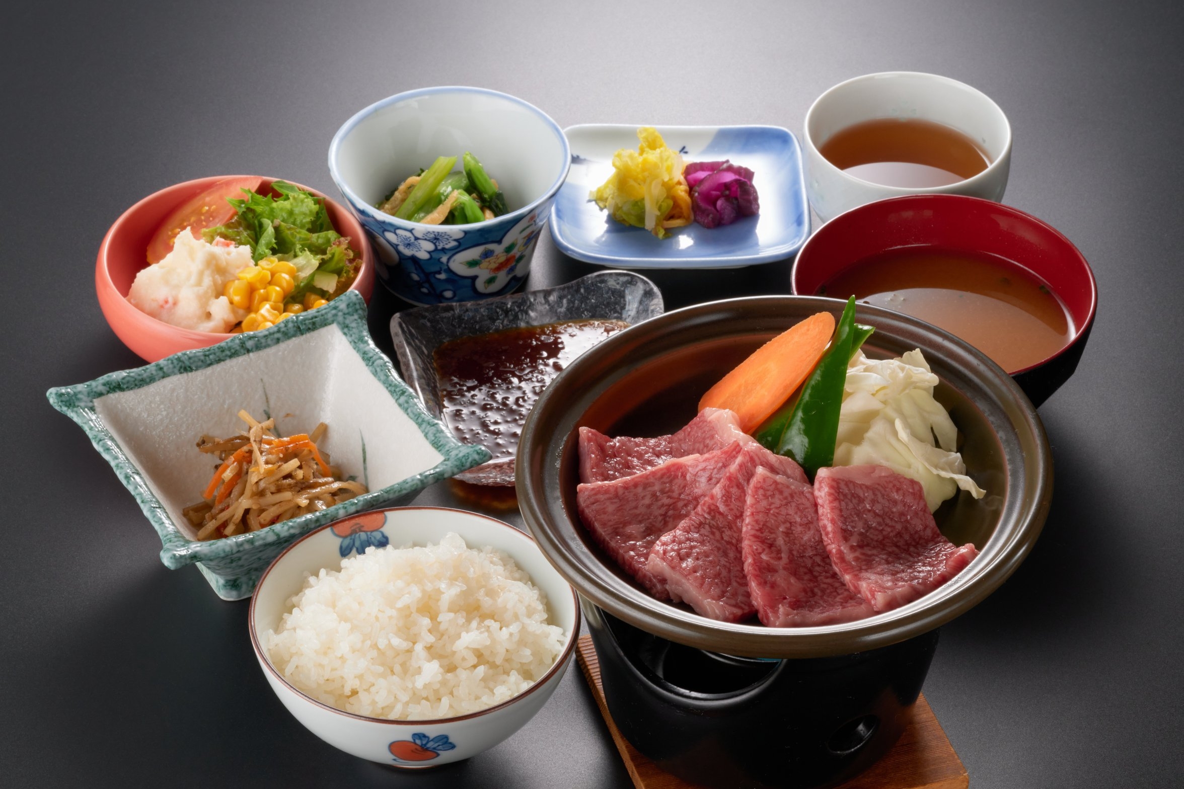 【2食付】選べる飛騨牛メイン料理｜焼肉御膳・すき焼き鍋御膳から選択／貸切露天風呂無料