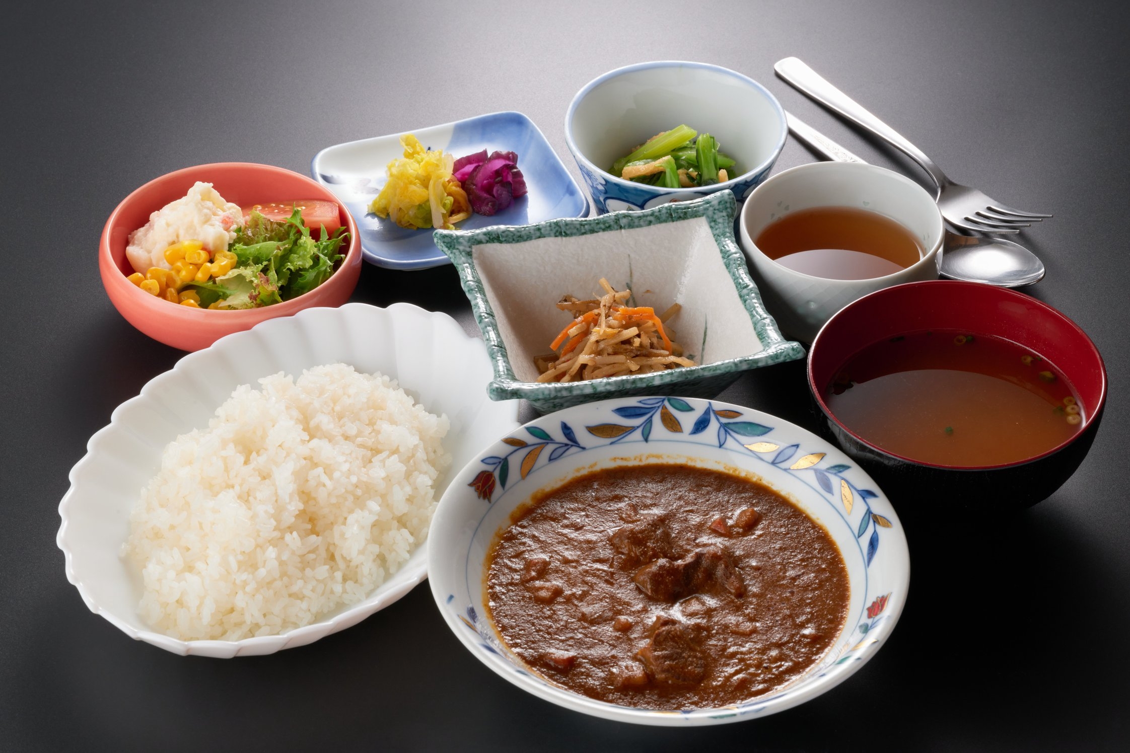 【2食付】選べる飛騨の郷土料理｜鶏ちゃん・飛騨牛カレー・飛騨豚から選択／貸切露天風呂無料