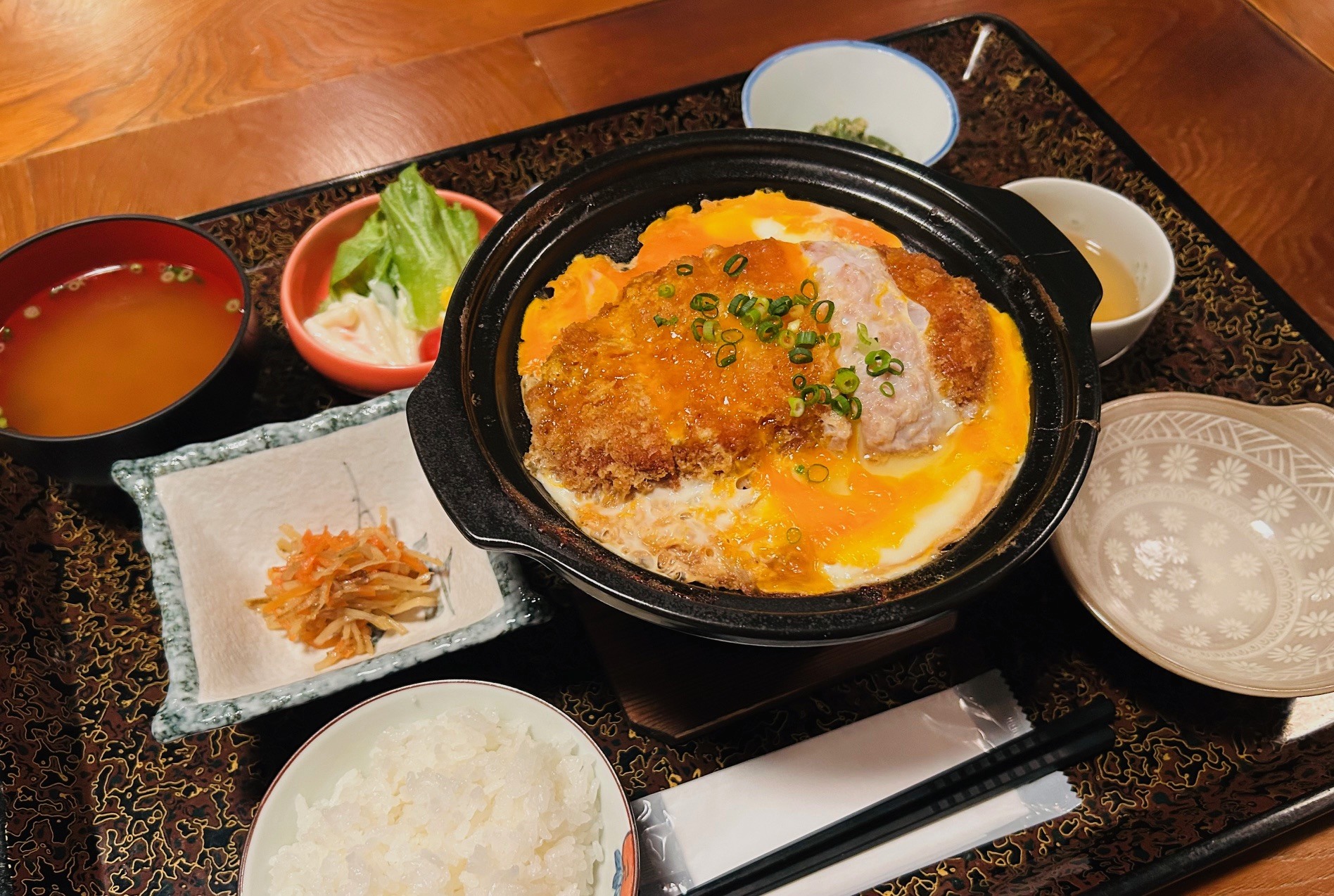 飛騨豚かつ煮定食