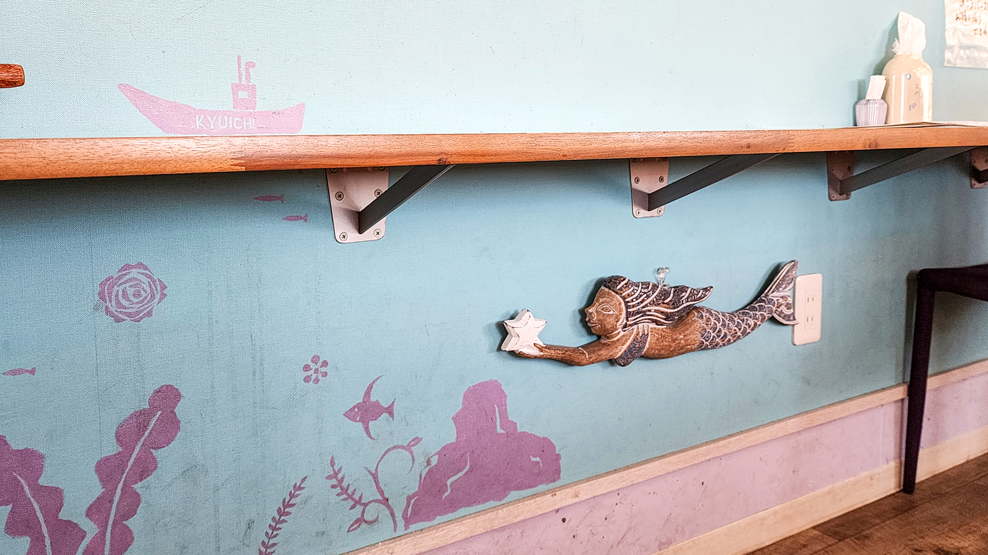 #カフェ◆カウンターの下は海の中！人魚姫が泳いでいます