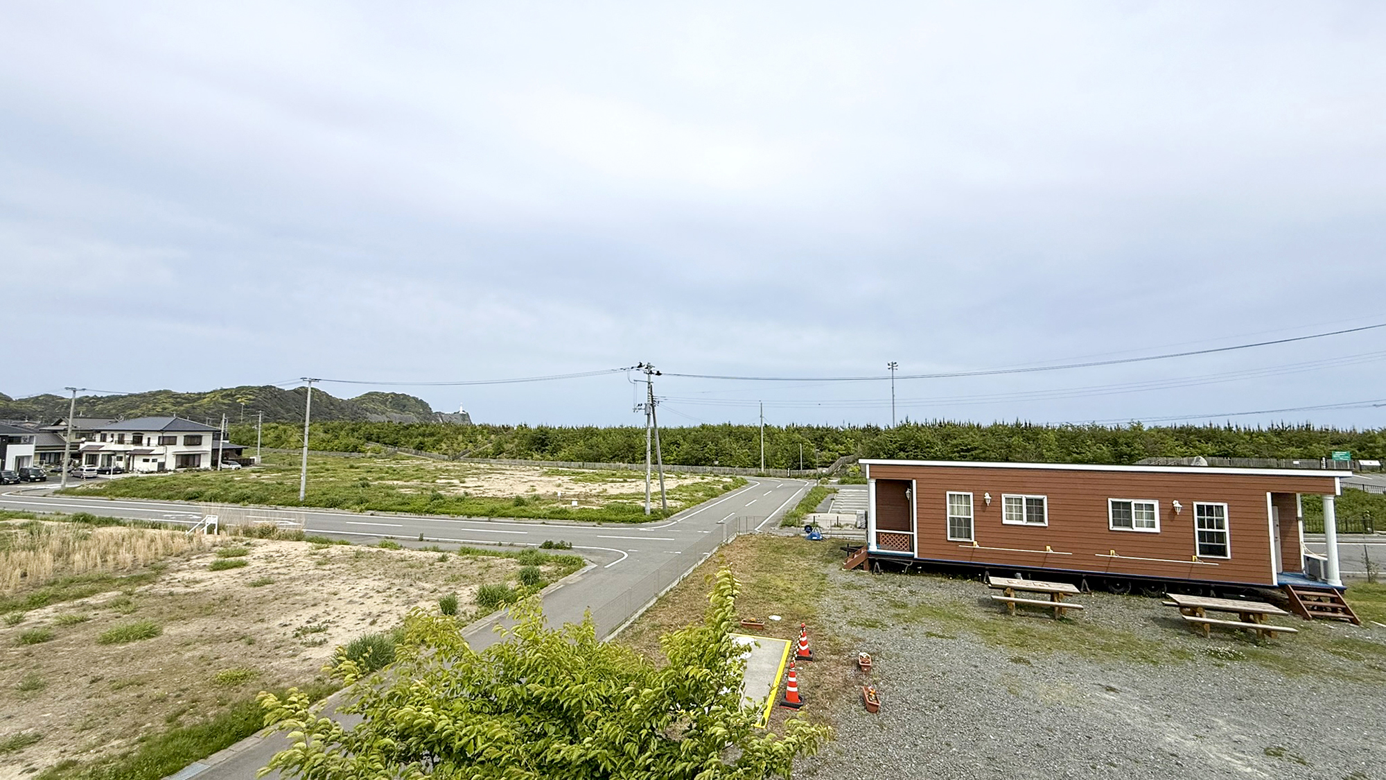 #アパート5人部屋◆海風を感じながら、個性的なトレーラーハウスの景色も楽しめます※2階