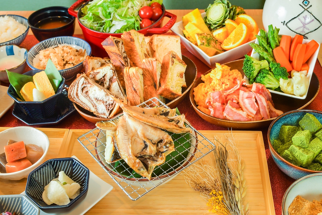 高級魚【のどぐろの干物】に舌鼓♪【季節のおばんざい】など和風総菜が充実♪京の彩り朝食ビュッフェ付