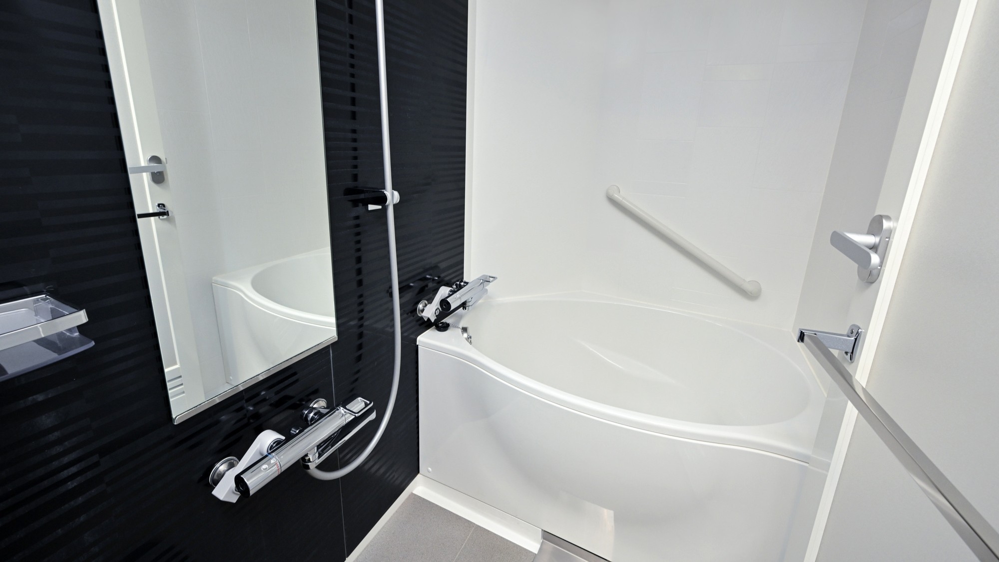 そうだ、デラックスツインルームへ泊まろう滞在18〜9時までのショートステイでお得どすえ♪（素泊まり）