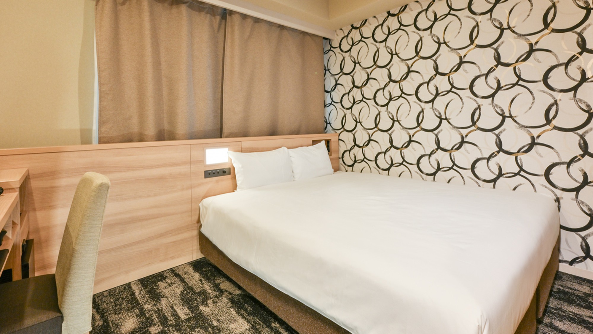 デラックスルーム（クイーンベッド）<禁煙NO-smoking> 13.6㎡