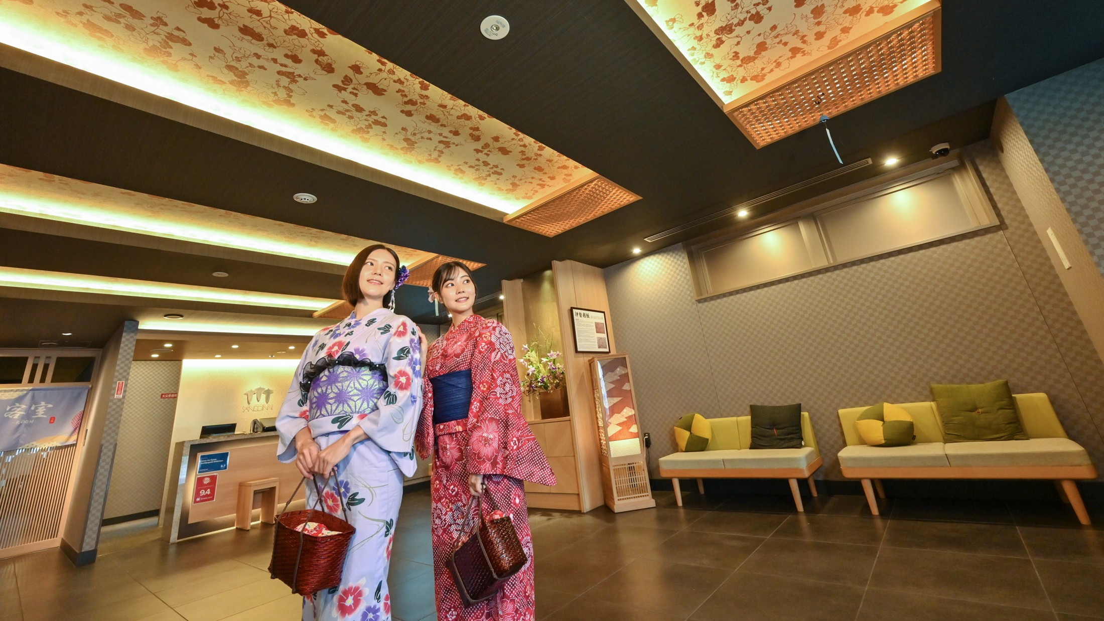 和の美しさを感じるロビーで、旅の始まりをお楽しみください